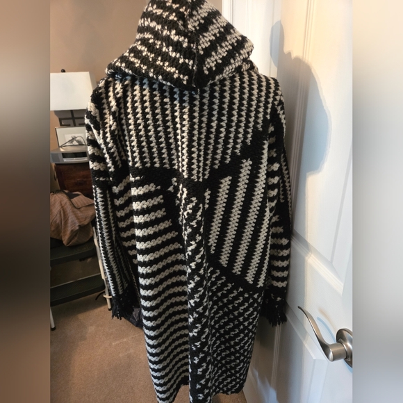 Johnny Was Black and White Knit Coat Duster - Picture 5 of 6